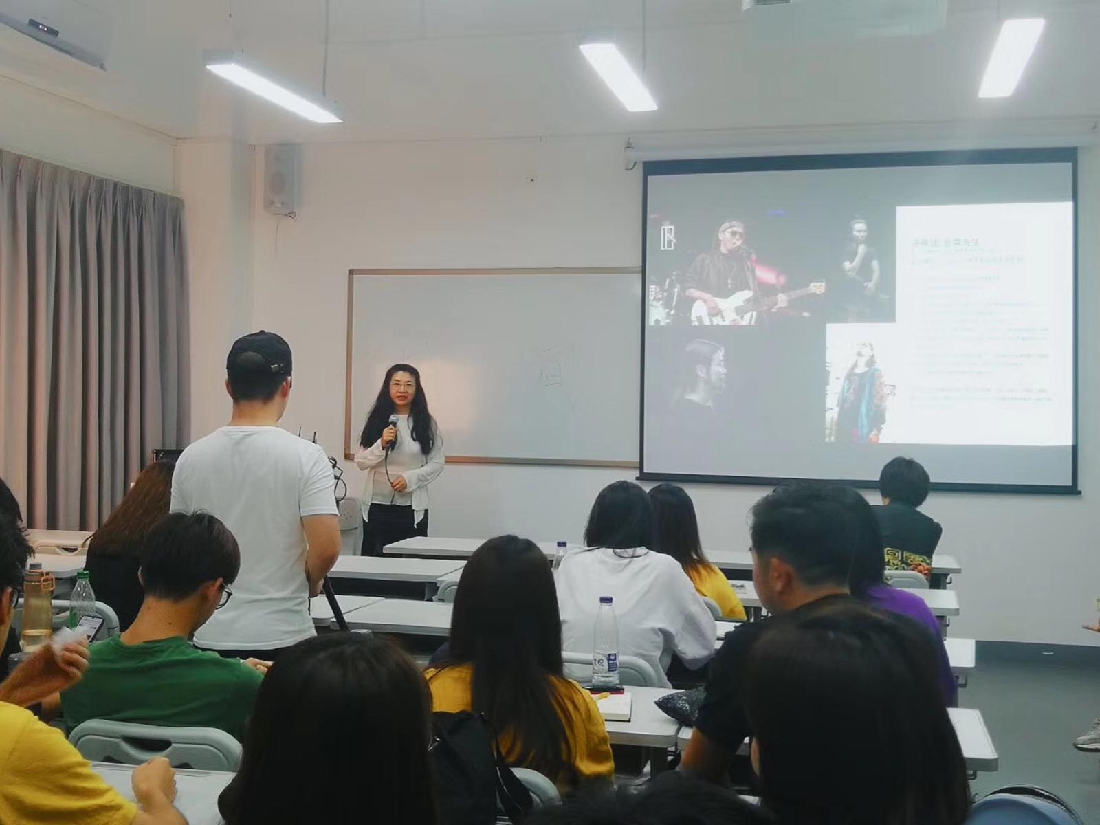 ���ڴ�ѧ�о������������γ�