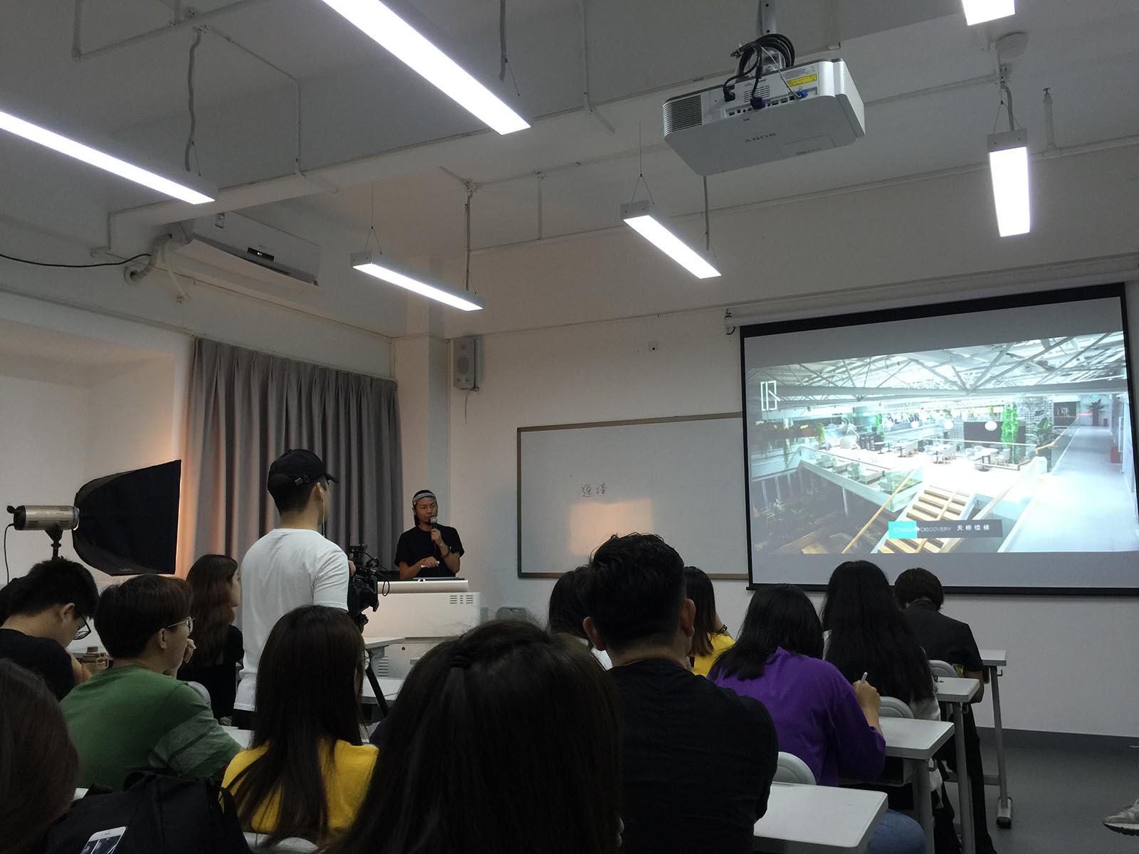 ���ڴ�ѧ�о������������γ�