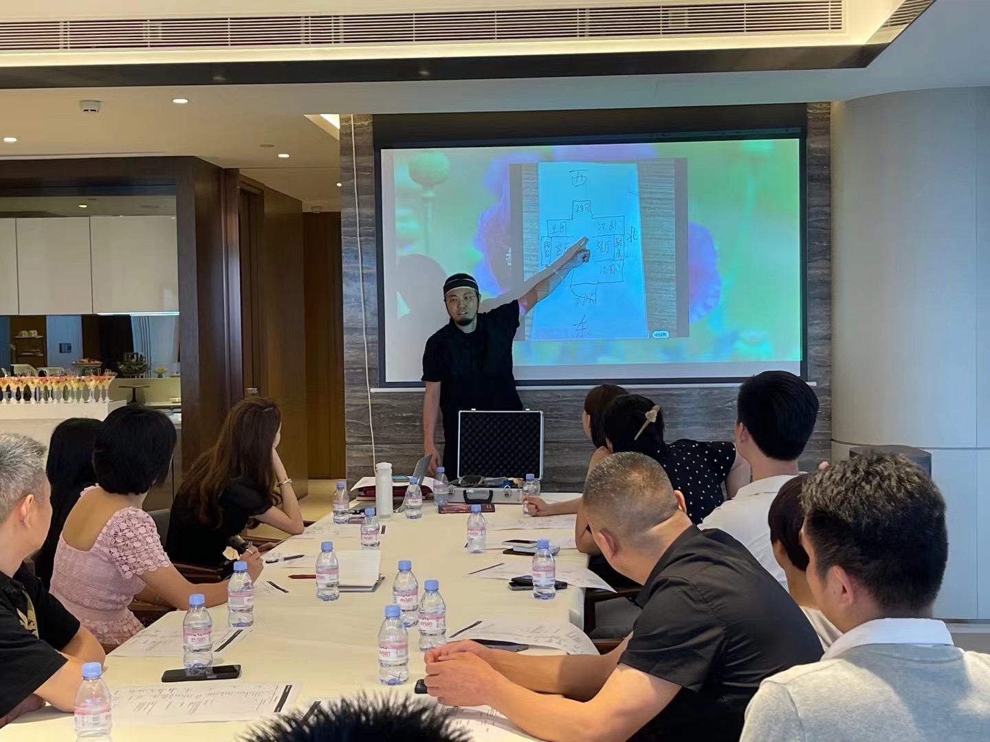 ������1��